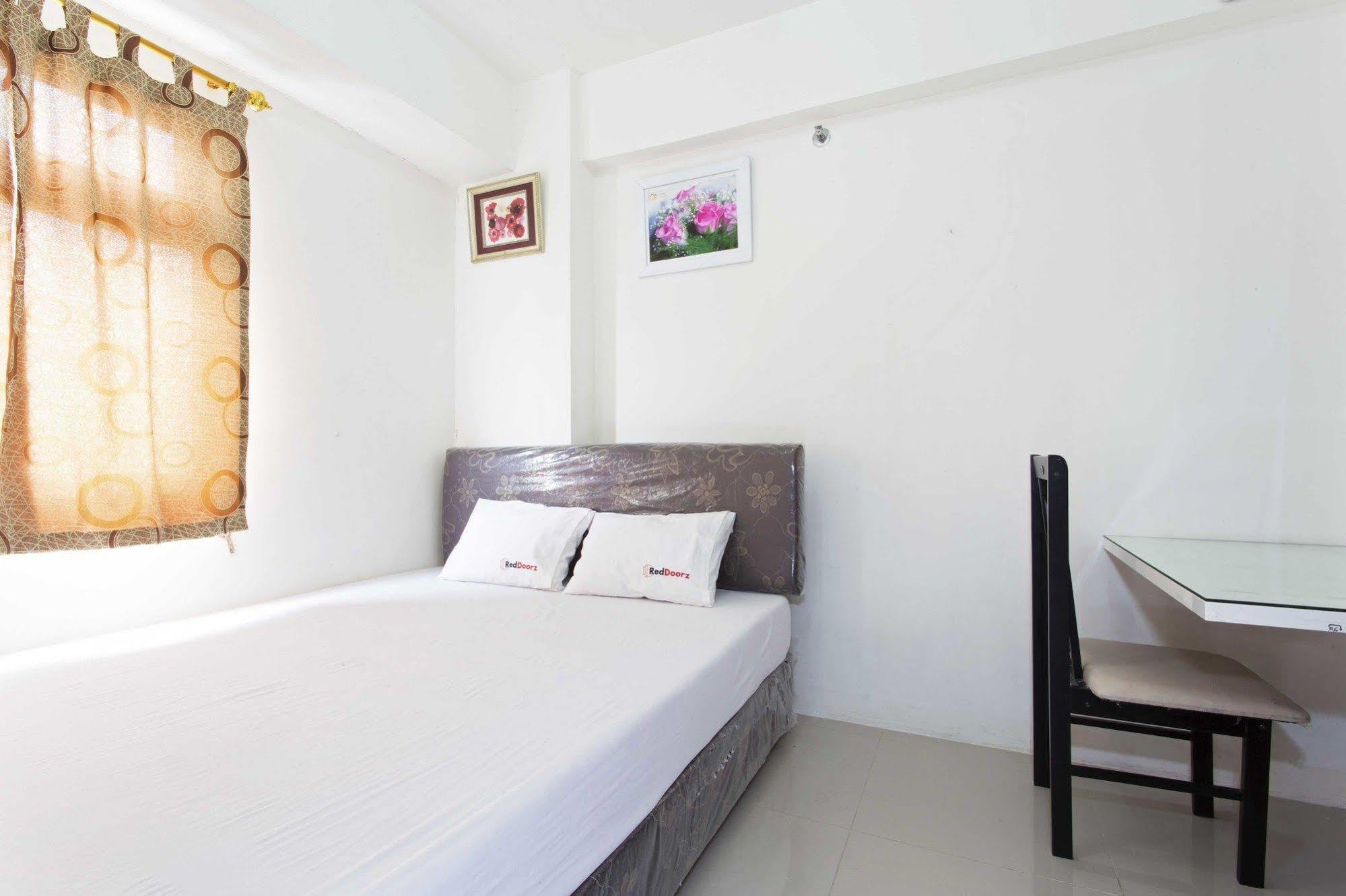 Reddoorz Apartment @ Green Pramuka Jakarta Exterior foto