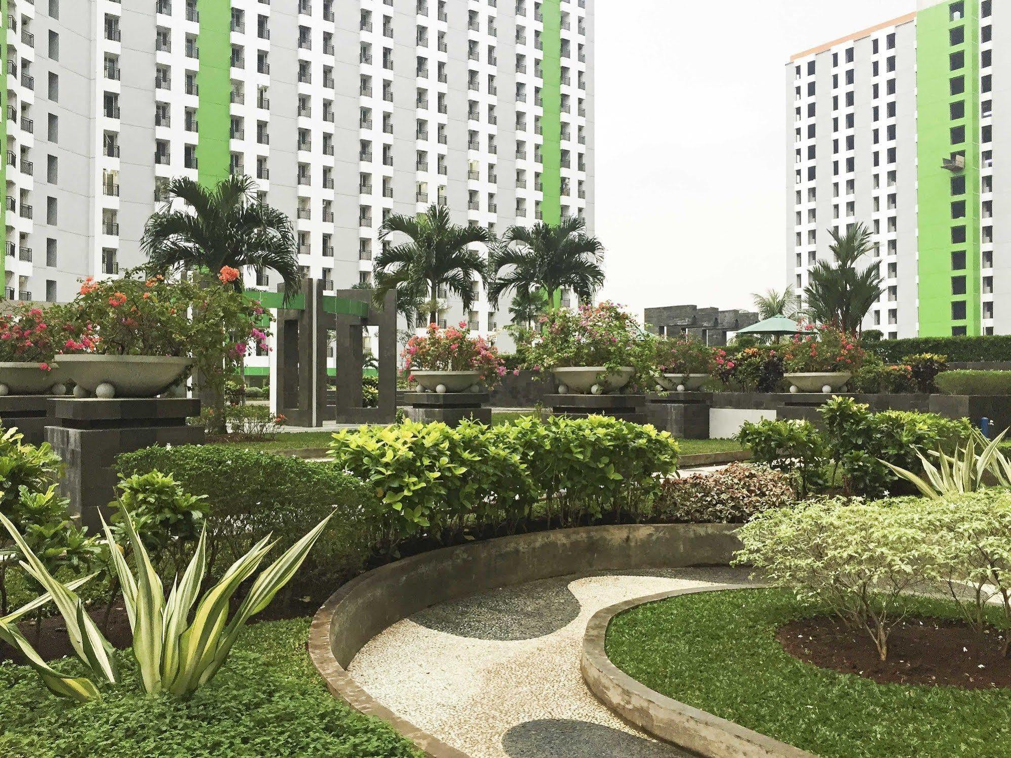 Reddoorz Apartment @ Green Pramuka Jakarta Exterior foto
